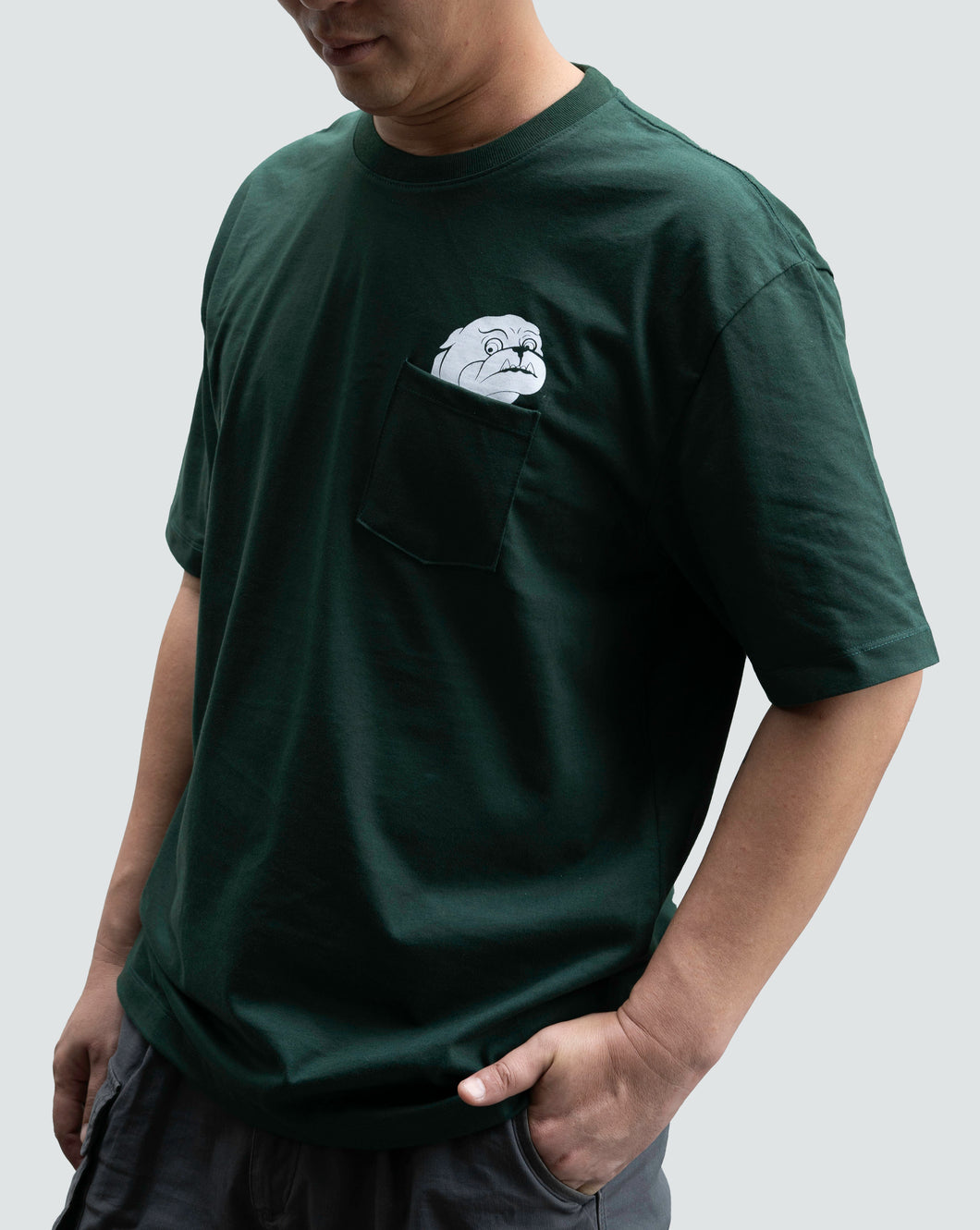 Cherrydog | เสื้อยืดมีกระเป๋าสกรีนโลโก้ Cherrydog ทรง Oversized สีเขียว Forest ขนาด M, L, XL